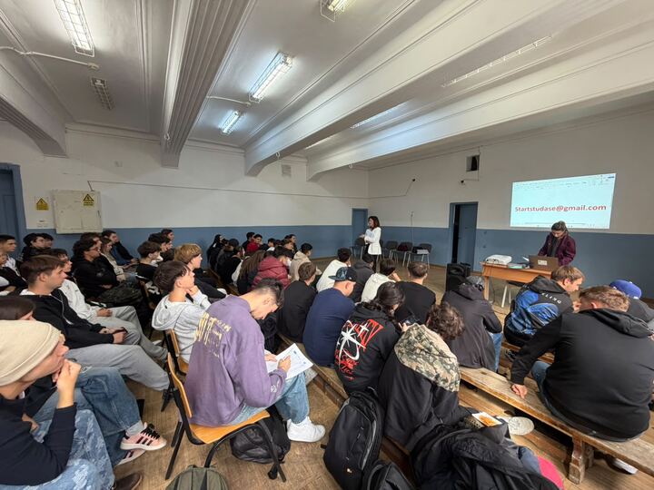 Elevi participând la evenimentul StartStud — fotografia 3
