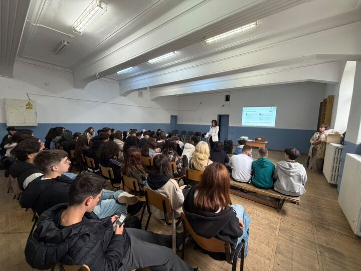 Elevi participând la evenimentul StartStud — fotografia 4